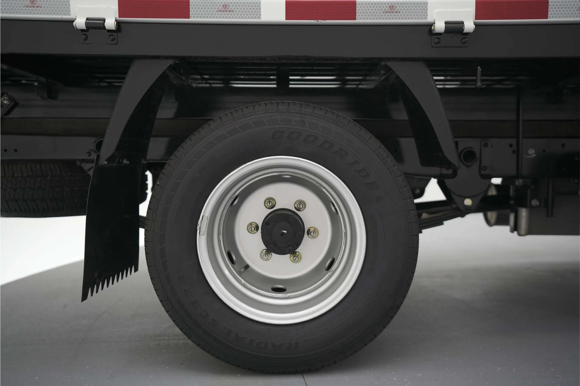 MAXUS S80 rodaje trasero sencillo
